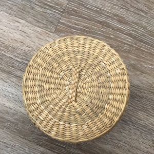 Rafia basket with 11 coasters
